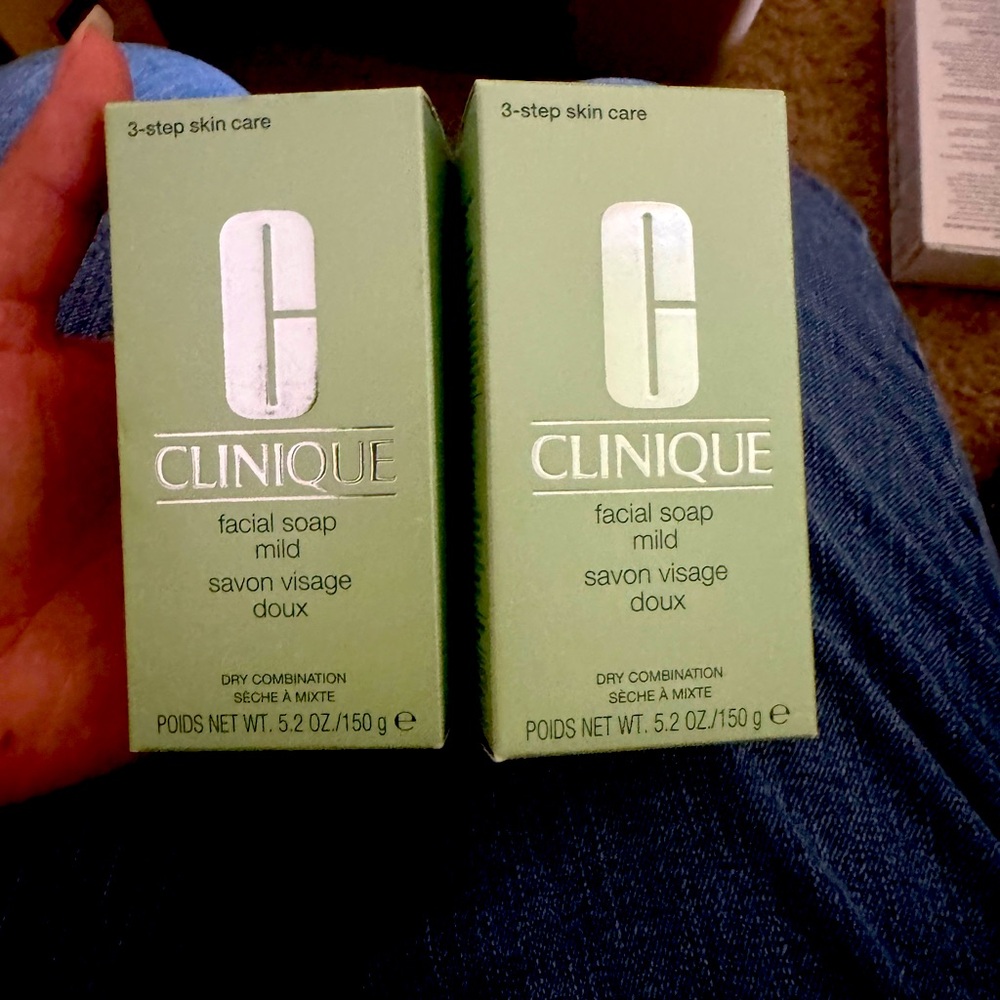 Clinique Facial Soap Mild Formula 5.2 oz/150 g Full Size Bar - Dry Combination